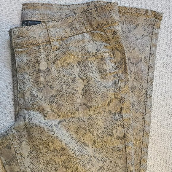 Bisou Bisou snakeskin jean Size 10 - Picture 2 of 6